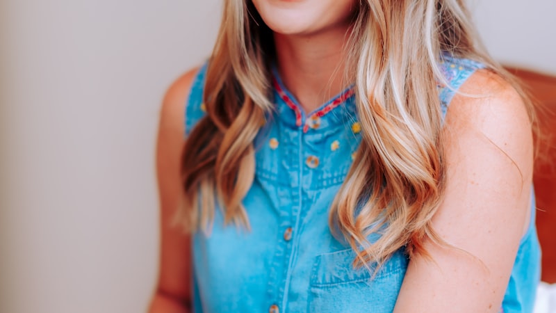 阿根廷队梅西在训练中带球的特写镜头